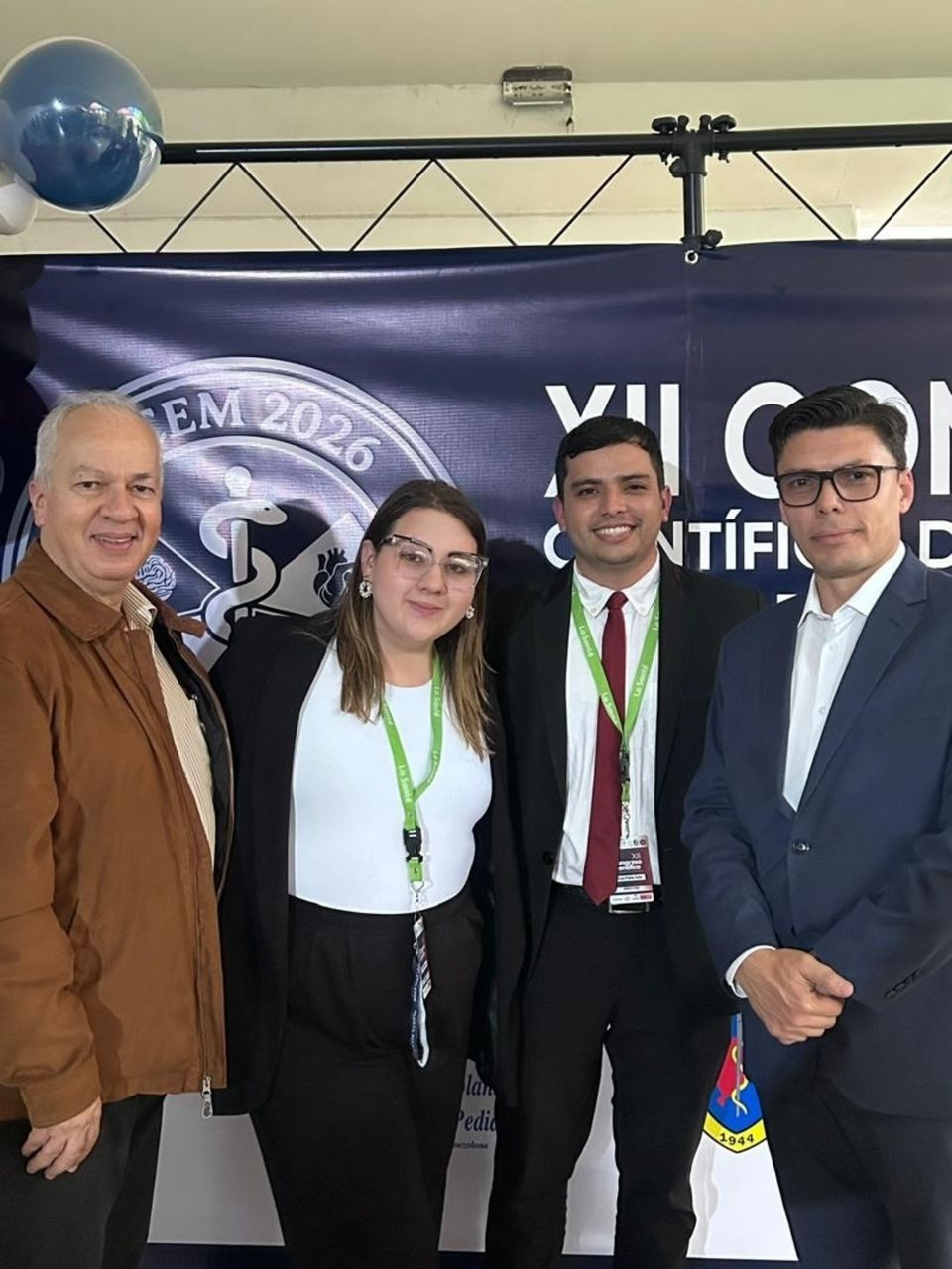 Diario Frontera, Frontera Digital,  Regionales, ,El Dr. Virgilio Castillo Blanco acompañado del Dr. Gerardo Moreno e integrantes del Comité Organizador de este importante congreso científico. Foto: Prensa Apula - IPP,Dr. Virgilio Castillo Blanco participó en acto de clausura del 
XII Congreso Científico de Estudiantes de Medicina en Mérida
