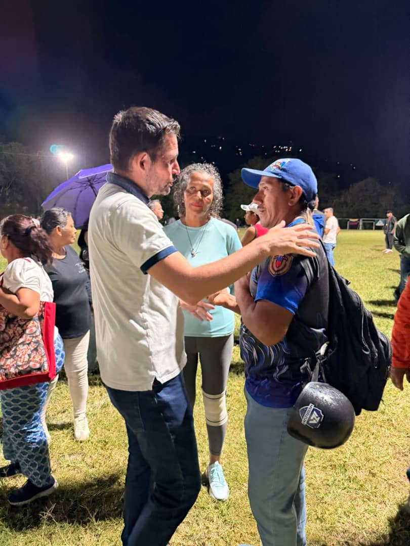 Diario Frontera, Frontera Digital,  Regionales, ,Nelson Álvarez informó que los trabajos en el recinto, ubicado en el sector Chamita, incluyeron la instalación de 1100 metros de cable, 28 luminarias, cuatro fotoceldas y nuevos postes, logrando iluminar tanto la cancha como la calle de acceso. Asimismo, se construyeron dos bancas,Alcalde Nelson Álvarez y poder popular entregaron rehabilitación
 del Campo Abierto Deportivo Danilo Anderson