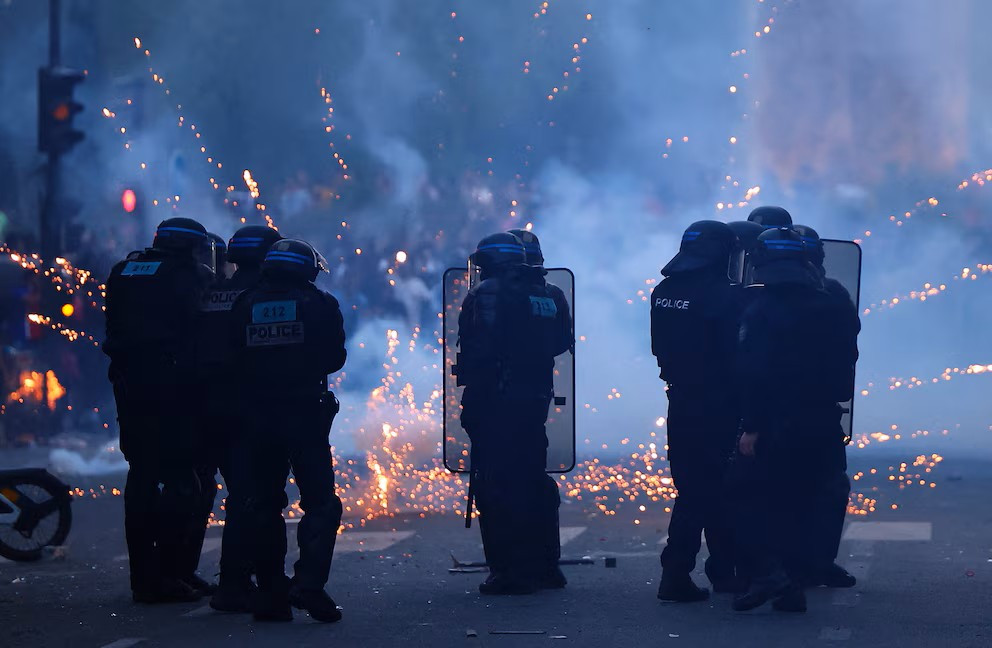 Diario Frontera, Frontera Digital,  Internacionales, ,De acuerdo con el reporte oficial, al menos 416 personas han sido arrestadas, 283 de ellas en Paris, y un policía ha resultado herido en París por el lanzamiento de fuegos artificiales,Violentos disturbios en París durante los festejos
por la victoria del PSG en la final de la Champions League