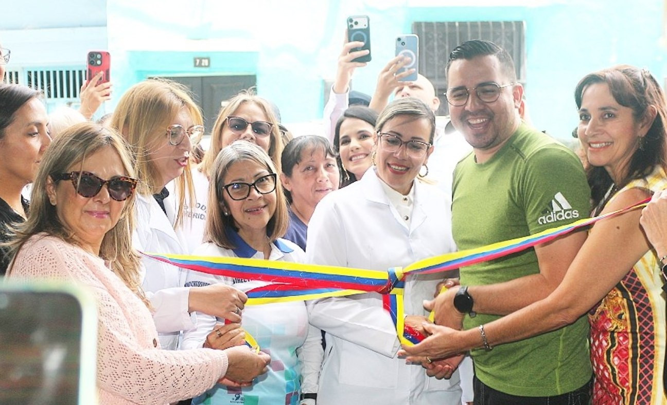 Diario Frontera, Frontera Digital,  Salud, ,Es importante mencionar que con la reactivación de las áreas médicas, servicios y nuevos equipos, se brindará atención directa a más de 7.000 trabajadores activos, jubilados y pensionados del Ejecutivo regional,,Arnaldo Sánchez reinauguró Clínica de los Trabajadores de la Gobernación de Mérida