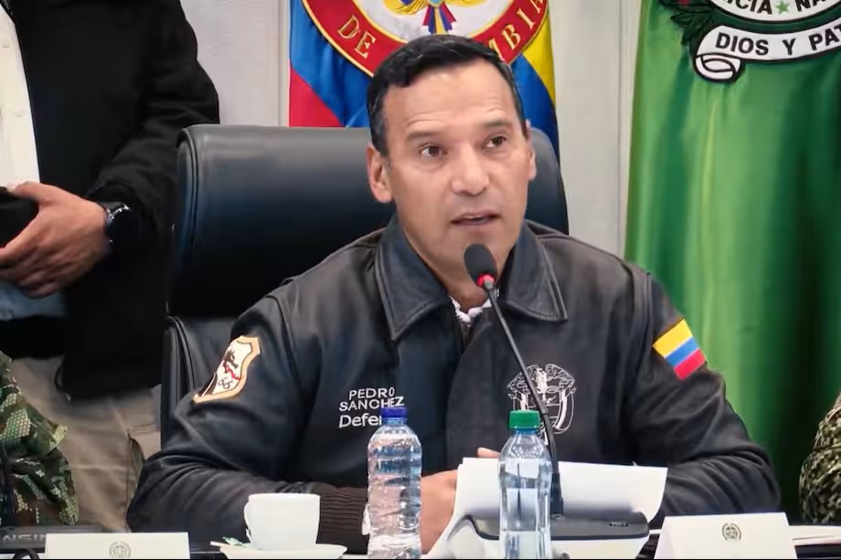 Diario Frontera, Frontera Digital,  Internacionales, ,El ministro Pedro Sánchez, durante la primera jornada de vigilancia en el Puesto de Mando Unificado (PMU) en Bogotá. Foto: Archivo Particular,Colombia: Ataque con granada y captura por presunta compra de votos 
marcan jornada electoral