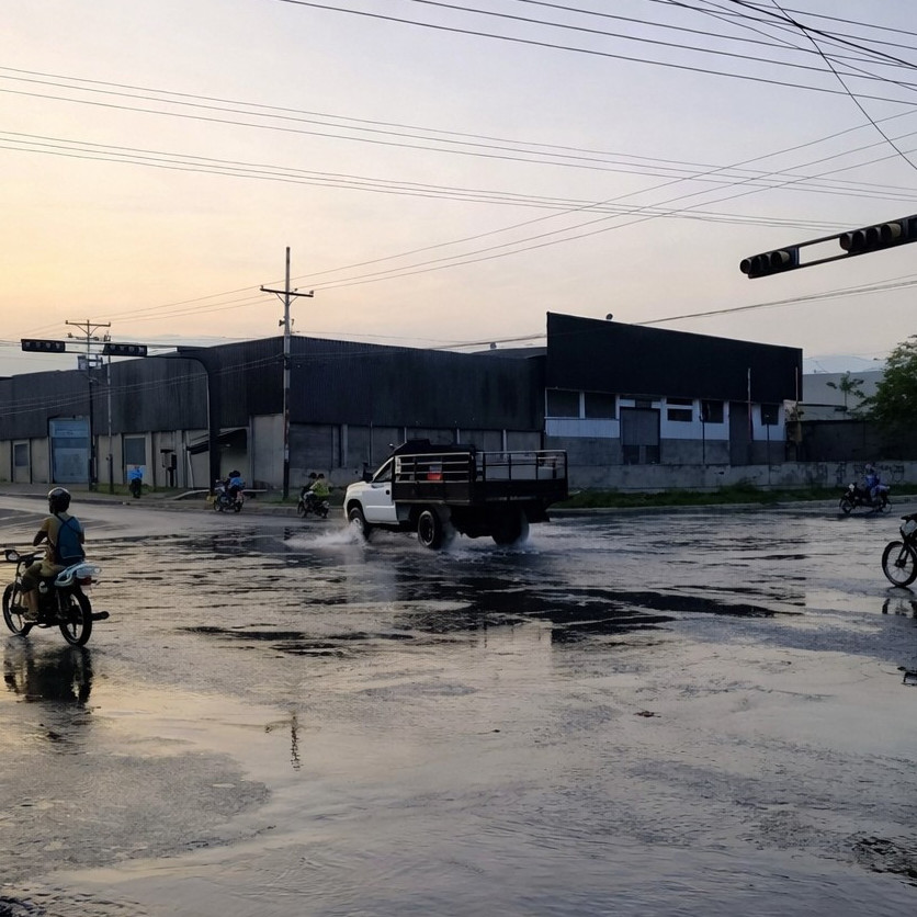 Diario Frontera, Frontera Digital,  El Vigía Panamericana, ,Miles de litros de agua se pierden en avenida de El Vigía