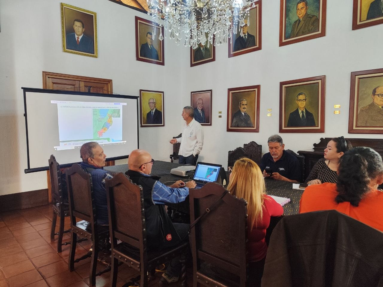 Diario Frontera, Frontera Digital,  Regionales, ,Barloil informó que en este encuentro participaron las instituciones nacionales y estadales adscritas a esta secretaría. Además, destacó que la propuesta se fundamenta jurídica y operativamente en el marco de la Ley Orgánica de Hidrocarburos Gaseosos y los procesos legislativos vigentes,Mérida avanza en la propuesta de una Zona Económica Especial