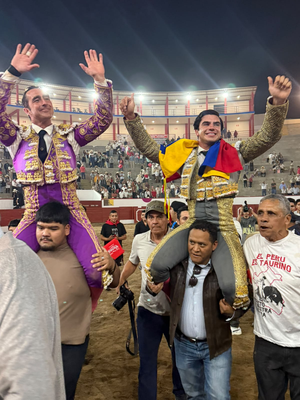 Diario Frontera, Frontera Digital,  Entretenimiento, ,Fandi y “Colombo” estrenando la Puerta Grande de la bella plaza de toros de localidad limeña de Cienaguillas, este domingo. Foto: Cortesía,Triunfal cierre de feria en Las Tunas, en la edición de apertura de la otra plaza de toros en Lima