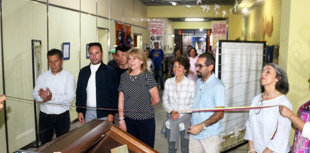 Diario Frontera, Frontera Digital,  Regionales, ,Upegui aseveró que algunos de estos objetos fueron aportados por su bisnieta María Eugenia Febres Cordero, por lo que resaltó la importancia de la reserva de su biblioteca personal, que cuenta con más de 12 000 libros, además de 30 000 documentos y cartas,Inaugurada exposición artística en honor a Don Tulio Febres Cordero