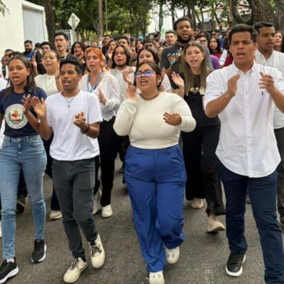 Diario Frontera, Frontera Digital,  Nacionales, ,Estudiantes de la UCV protestaron contra la reprogramación de elecciones profesorales y estudiantiles