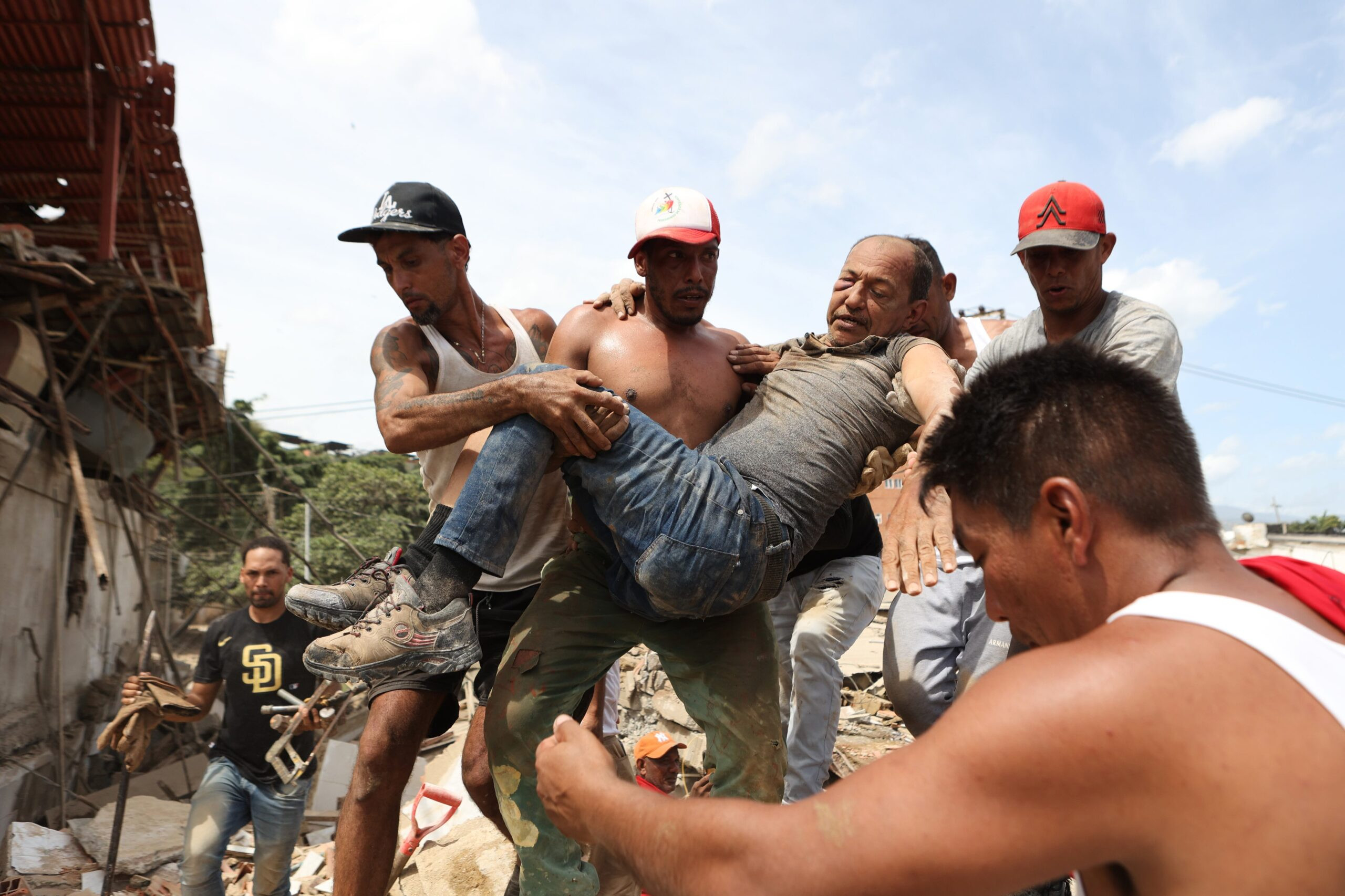 Diario Frontera, Frontera Digital,  Nacionales, ,83 de cada 100 damnificados se salvaron en el terremoto sin apoyo del Gobierno interino
