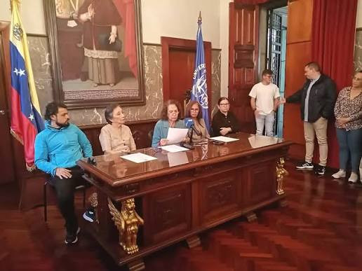 Diario Frontera, Frontera Digital,  Regionales, ,La Comisión Electoral solicitó a la Delegación Democrática y a la Asamblea Nacional de 2015 el reconocimiento del valor estratégico que tiene la participación de profesores, estudiantes, personal administrativo, técnico, obrero y egresados en la reconstrucción del tejido social y científico del país,Delegación Democrática en la Mesa de Diálogo 
recibió documento de la Comisión Electoral ULA