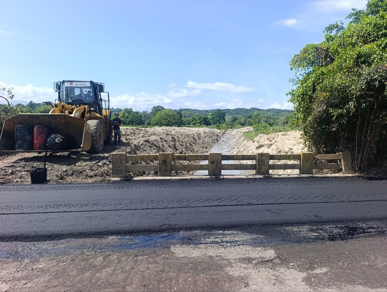 Diario Frontera, Frontera Digital,  El Vigía Panamericana, ,Con los trabajos de dragado en el caño del puente cajón de Onia, municipio Alberto Adriani, este viernes en horas de la mañana, la presidenta Delcy Rodríguez, de la mano con el Ministerio de Obras Públicas y la Gobernación de Mérida, iniciaron la pavimentación en este importante sector de la carretera Panamericana,Dragaron caño y asfaltaron carretera Panamericana en sector Onia