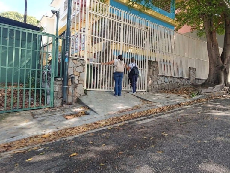 Diario Frontera, Frontera Digital,  Nacionales, ,Mientras el gobierno celebra el regreso masivo y proyecta metas de expansión de la matrícula hacia los siete millones, las imágenes y testimonios de escuelas prácticamente vacías, especialmente en el sector privado y en zonas afectadas, alimentan el escepticismo sobre el verdadero alcance del reinicio este 14 de septiembre,Clases comienzan con baja asistencia pese a cifras oficiales