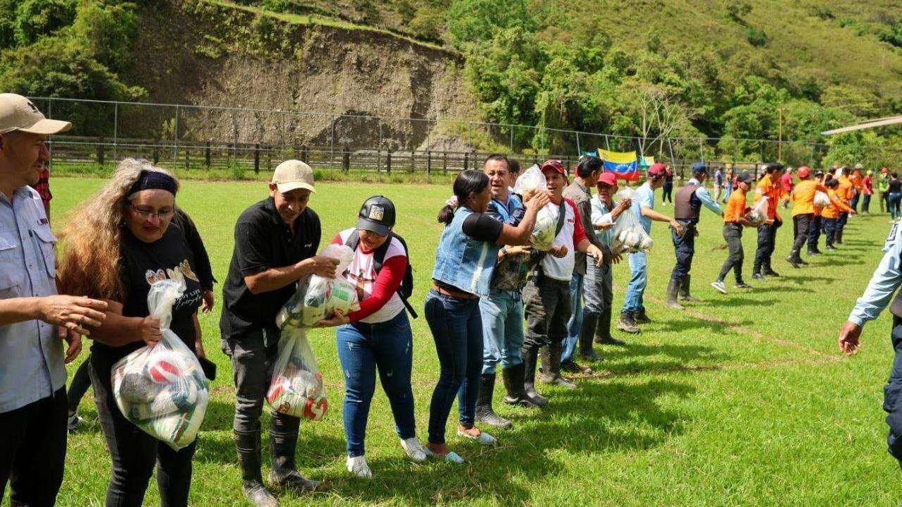 https://fronteradigital.com.ve/test.fronteradigital.com.ve/Activarán puente aéreo para llevar ayuda 
a aldeas incomunicadas en Mérida