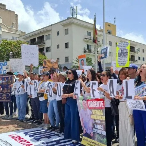 Diario Frontera, Frontera Digital,  Nacionales, ,Familiares de presos políticos tras consignar documento en Miraflores: “No hay voluntad para atender los casos”