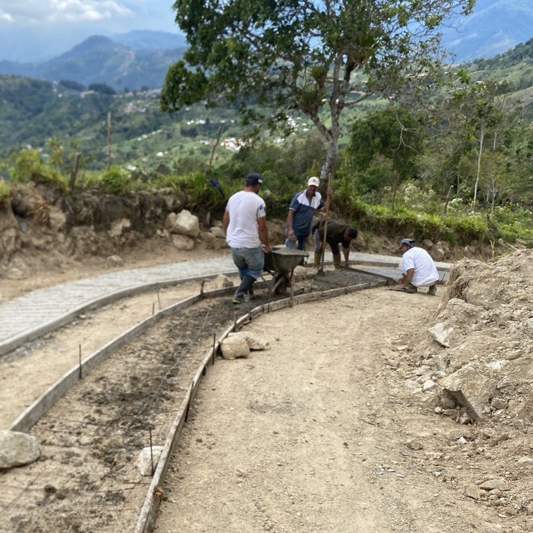 Diario Frontera, Frontera Digital,  Regionales, ,Alcaldía de Zea y comunidad de La Varita 
ejecutan labores conjuntas de bacheo y pavimentación